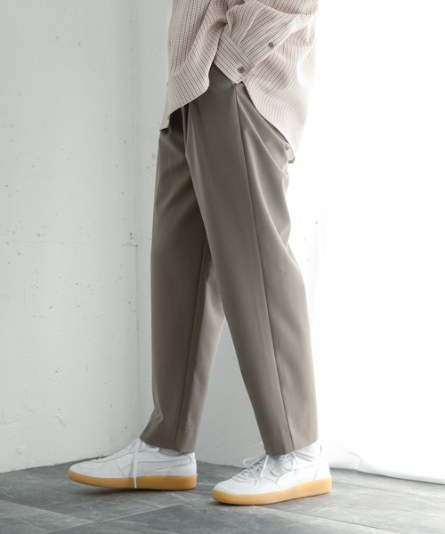 SENSE OF PLACE by URBAN RESEARCH（センスオブプレイスバイアーバンリサーチ）の「『イージーケア』ダブルタックテーパードパンツ（その他パンツ・メンズ・チャコールグレー/ブラック/ライトベージュ/カーキ・SMALL/MEDIUM/LARGE）」の9枚目の写真