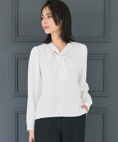 coca（coca）（コカ）の「ボウタイブラウス | セレモニー オフィス ママスーツ スーツ 卒業式（シャツ/ブラウス・レディース・ホワイト/ライトブルー・L/M）」の2枚目の写真