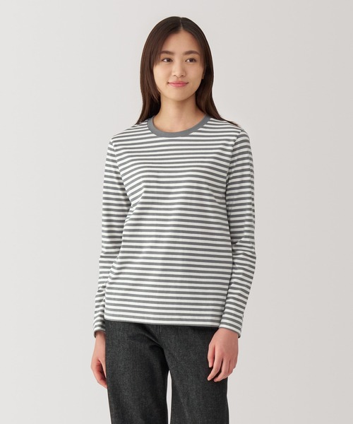 無印良品（ムジルシリョウヒン）の「婦人　天竺編みクルーネック長袖Ｔシャツ（Tシャツ/カットソー・レディース・ホワイト/ブラック系/グリーン系/グレー系/グレー/イエロー系/ブラック・XL/M/S/L）」の5枚目の写真