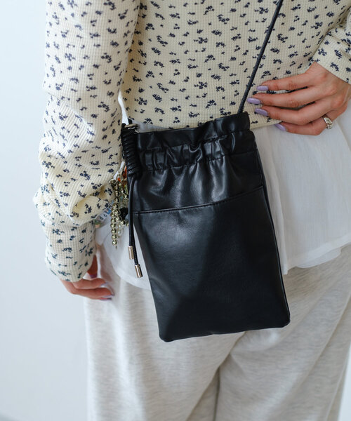 Kastane（カスタネ）の「【WEB限定】ミニポケットショルダーBAG（ショルダーバッグ・レディース・ブラック/ライトベージュ/ベビーピンク・FREE）」の2枚目の写真