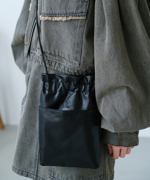 Kastane（カスタネ）の「【WEB限定】ミニポケットショルダーBAG（ショルダーバッグ・レディース・ブラック/ライトベージュ/ベビーピンク・FREE）」の7枚目の写真