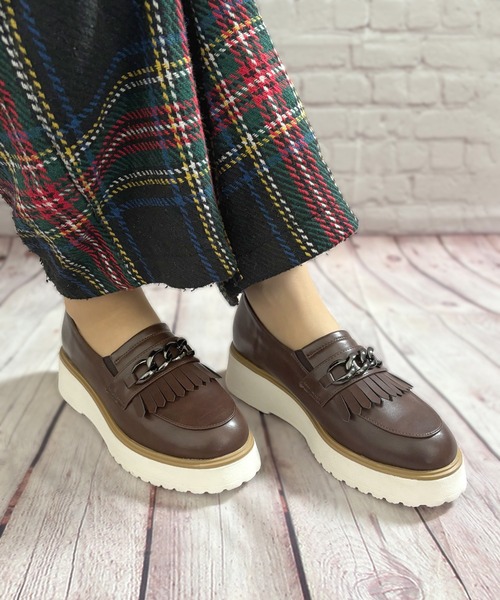 LUGG NAGG(ラグナグ)の「【maschietta】【3E】プラットフォームチェーンローファー【厚底】(ローファー・レディース・シルバー/オフホワイト/ブラック/ブラック×ブラック/ダークブラウン・S/M/L/LL)」の4枚目の写真
