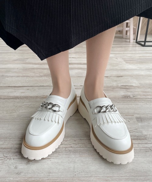 LUGG NAGG(ラグナグ)の「【maschietta】【3E】プラットフォームチェーンローファー【厚底】(ローファー・レディース・シルバー/オフホワイト/ブラック/ブラック×ブラック/ダークブラウン・S/M/L/LL)」の2枚目の写真