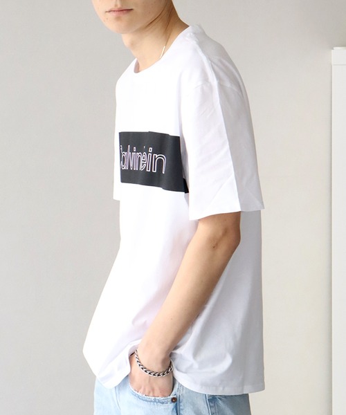 Calvin Klein(カルバン・クライン)の「【Calvin Klein/カルバンクライン】 ライン ロゴ クルーネック 半袖 Tシャツ(Tシャツ/カットソー・メンズ・ブラック/ホワイト・S/M/L/XL)」の6枚目の写真