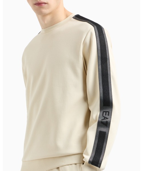 EMPORIO ARMANI EA7（エンポリオアルマーニイーエーセブン）の「【エンポリオ アルマーニ EA7】Logo Series クルーネックスウェットシャツ コットンジャージー（スウェット・メンズ・キナリ/ライトグレー・LARGE/MEDIUM/SMALL/X-LARGE/X-SMALL/XX-LARGE）」の4枚目の写真