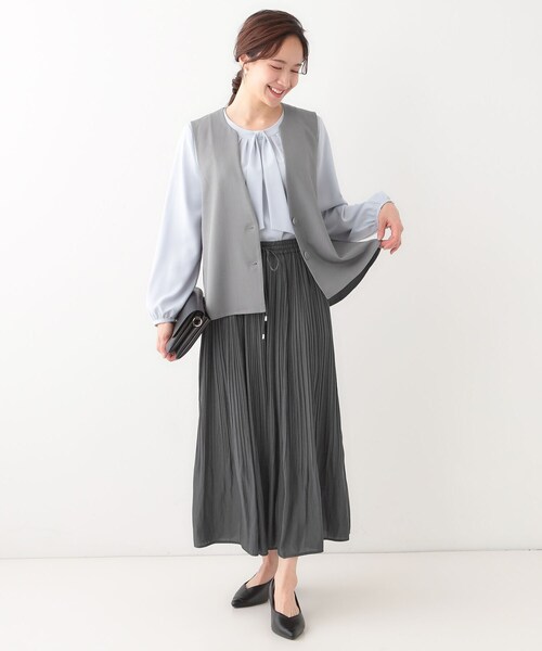 DRESKIP（ドレスキップ）の「【高レビュー】広がり過ぎずすっきりと サテンプリーツスカート（スカート・レディース・チャコールグレー/グリーン系5/ホワイト系9/ナチュラル・03/04/02/01）」の7枚目の写真