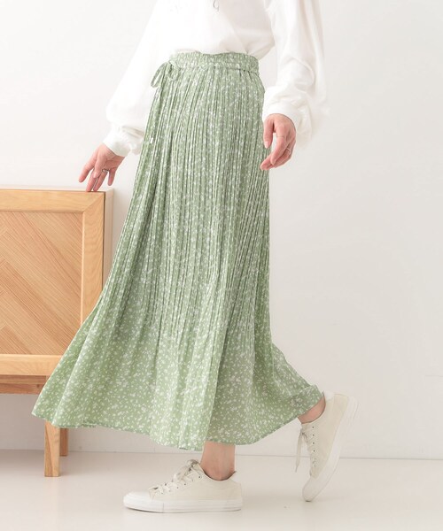 DRESKIP（ドレスキップ）の「【高レビュー】広がり過ぎずすっきりと サテンプリーツスカート（スカート・レディース・チャコールグレー/グリーン系5/ホワイト系9/ナチュラル・03/04/02/01）」の18枚目の写真