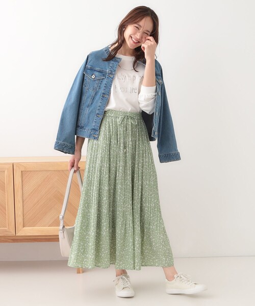 DRESKIP（ドレスキップ）の「【高レビュー】広がり過ぎずすっきりと サテンプリーツスカート（スカート・レディース・チャコールグレー/グリーン系5/ホワイト系9/ナチュラル・03/04/02/01）」の19枚目の写真