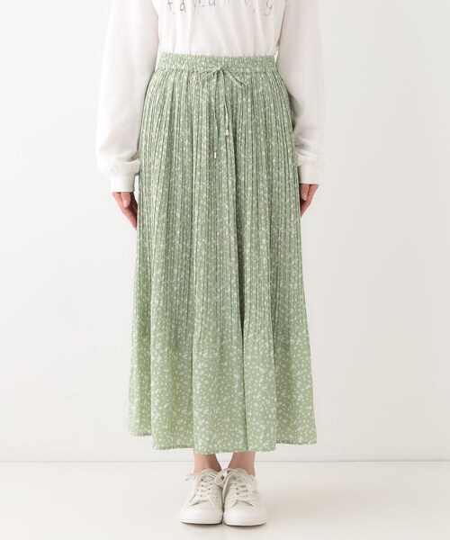 DRESKIP（ドレスキップ）の「【高レビュー】広がり過ぎずすっきりと サテンプリーツスカート（スカート・レディース・チャコールグレー/グリーン系5/ホワイト系9/ナチュラル・03/04/02/01）」の21枚目の写真
