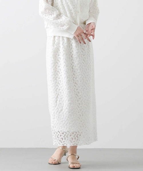 Gready Brilliant(グレディブリリアン)の「LU花刺繍タイトスカート(スカート・レディース・ブラック/オフホワイト・38)」の1枚目の写真