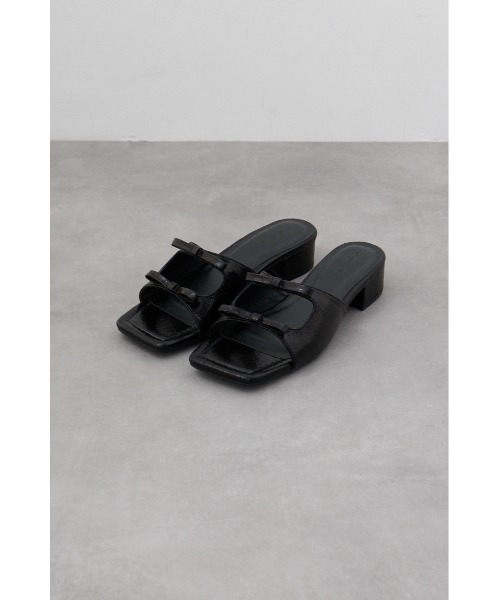 AZUL by moussy（アズールバイマウジー）の「ダブルリボンスクエアトゥサンダル（サンダル・レディース・ブラック/ブルー/シルバー・SMALL/MEDIUM/LARGE/LL）」の2枚目の写真