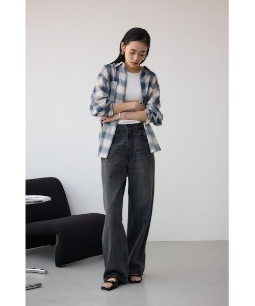 AZUL by moussy（アズールバイマウジー）の「ダブルリボンスクエアトゥサンダル（サンダル・レディース・ブラック/ブルー/シルバー・SMALL/MEDIUM/LARGE/LL）」の5枚目の写真