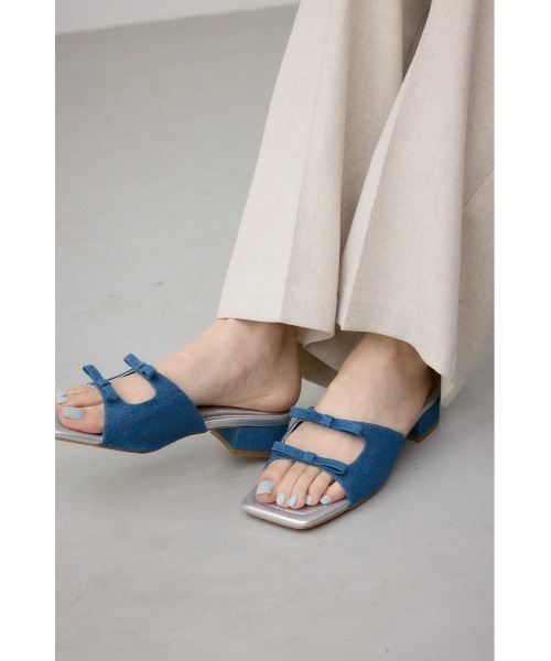 AZUL by moussy（アズールバイマウジー）の「ダブルリボンスクエアトゥサンダル（サンダル・レディース・ブラック/ブルー/シルバー・SMALL/MEDIUM/LARGE/LL）」の11枚目の写真