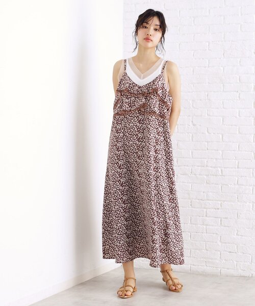 THE SHOP TK （ザ ショップ ティーケー ）の「小花柄フリルキャミワンピース【洗える】（ワンピース・レディース・ブラック系/ダークブラウン系・12/13）」の6枚目の写真