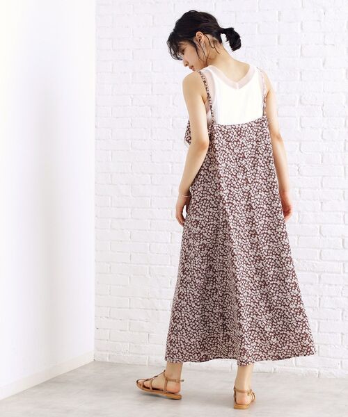 THE SHOP TK （ザ ショップ ティーケー ）の「小花柄フリルキャミワンピース【洗える】（ワンピース・レディース・ブラック系/ダークブラウン系・12/13）」の8枚目の写真