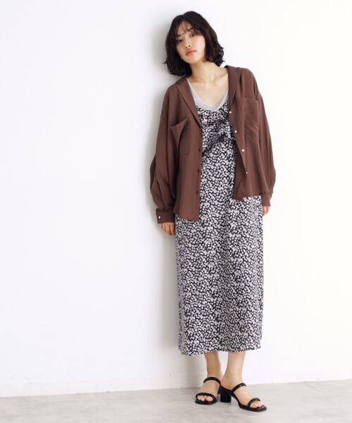 THE SHOP TK （ザ ショップ ティーケー ）の「小花柄フリルキャミワンピース【洗える】（ワンピース・レディース・ブラック系/ダークブラウン系・12/13）」の12枚目の写真