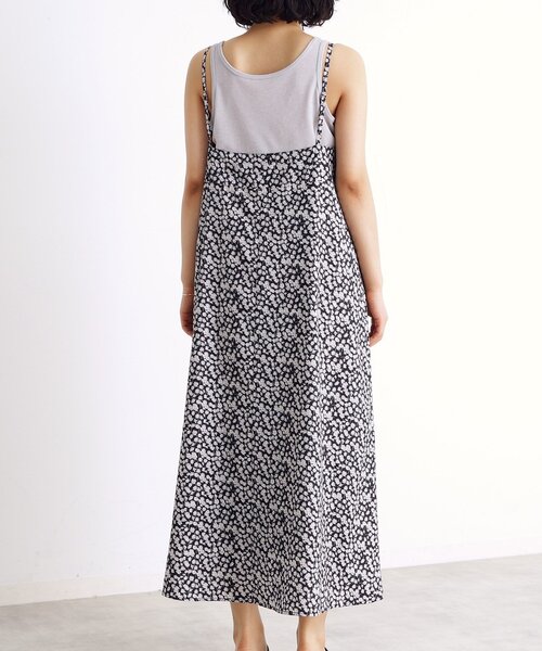 THE SHOP TK （ザ ショップ ティーケー ）の「小花柄フリルキャミワンピース【洗える】（ワンピース・レディース・ブラック系/ダークブラウン系・12/13）」の16枚目の写真