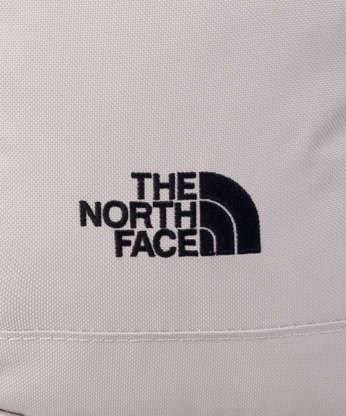 THE NORTH FACE(ザノースフェイス)の「国内未発売 THE NORTH FACE(ザ・ノースフェイス)/ワンポイント ロゴ刺繍 ショルダー クロス ミニバッグ/STANDARD CROSS BAG S(ショルダーバッグ・レディース・ブラック/ホワイト/ライトグレー・FREE)」の5枚目の写真