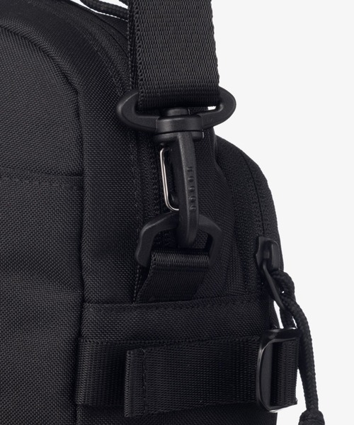 THE NORTH FACE(ザノースフェイス)の「国内未発売 THE NORTH FACE(ザ・ノースフェイス)/ワンポイント ロゴ刺繍 ショルダー クロス ミニバッグ/STANDARD CROSS BAG S(ショルダーバッグ・レディース・ブラック/ホワイト/ライトグレー・FREE)」の12枚目の写真