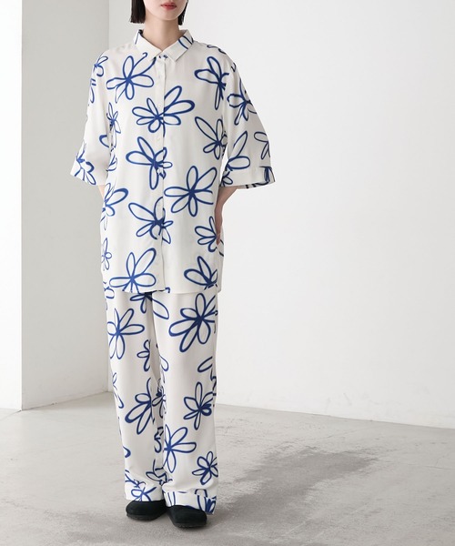 BLUET PARIS 花柄トップスと紫パンツのルームウェアセット BLUET PARIS 花柄トップスと紫パンツのルームウェアセット