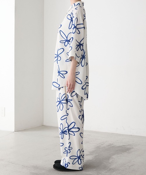 BLUET PARIS 花柄トップスと紫パンツのルームウェアセット BLUET PARIS 花柄トップスと紫パンツのルームウェアセット