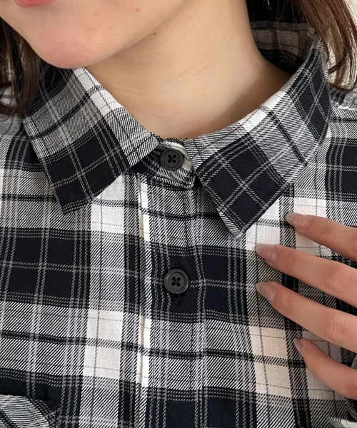 WEGO（ウィゴー）の「WEGO/【25年春夏新作】チェックショートシャツ（シャツ/ブラウス・レディース・ブラック/アイボリー・FREE）」の5枚目の写真