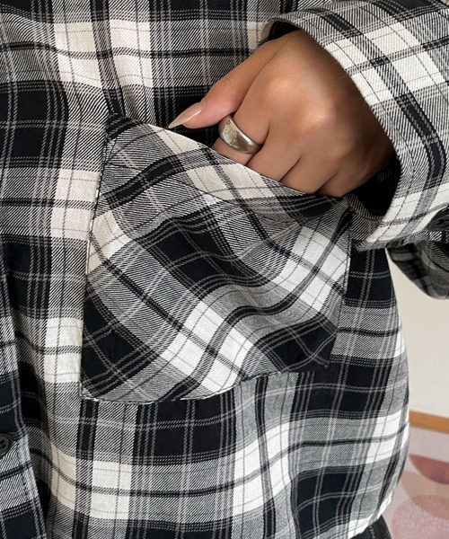 WEGO（ウィゴー）の「WEGO/【25年春夏新作】チェックショートシャツ（シャツ/ブラウス・レディース・ブラック/アイボリー・FREE）」の6枚目の写真