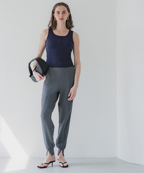 coca（coca）（コカ）の「【WEB限定セール】OUTBRAヘンリーネック風カップ付きタンクトップ（タンクトップ・レディース・ライトベージュ/その他1/ネイビー・S/M/L）」の6枚目の写真
