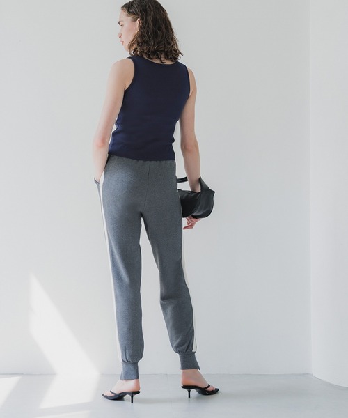 coca（coca）（コカ）の「【WEB限定セール】OUTBRAヘンリーネック風カップ付きタンクトップ（タンクトップ・レディース・ライトベージュ/その他1/ネイビー・S/M/L）」の8枚目の写真