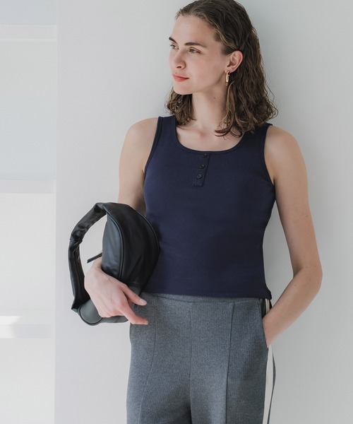 coca（coca）（コカ）の「【WEB限定セール】OUTBRAヘンリーネック風カップ付きタンクトップ（タンクトップ・レディース・ライトベージュ/その他1/ネイビー・S/M/L）」の9枚目の写真