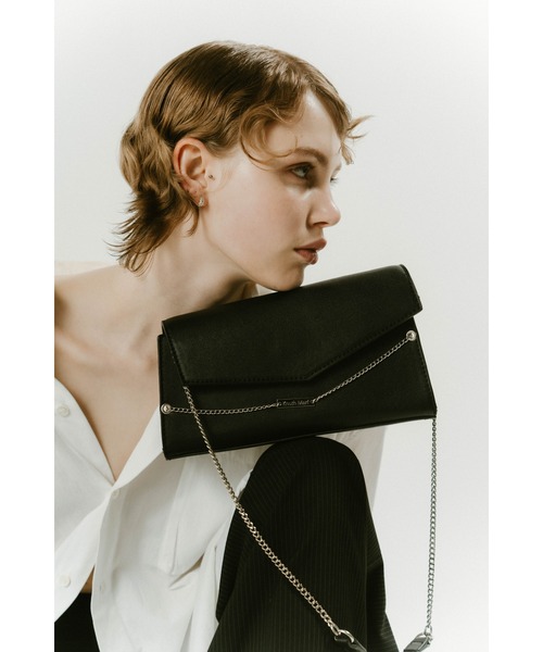 Knuth Marf（クヌースマーフ）の「metal chain deformed bag（ショルダーバッグ・レディース・ブラック・ONE SIZE）」の3枚目の写真