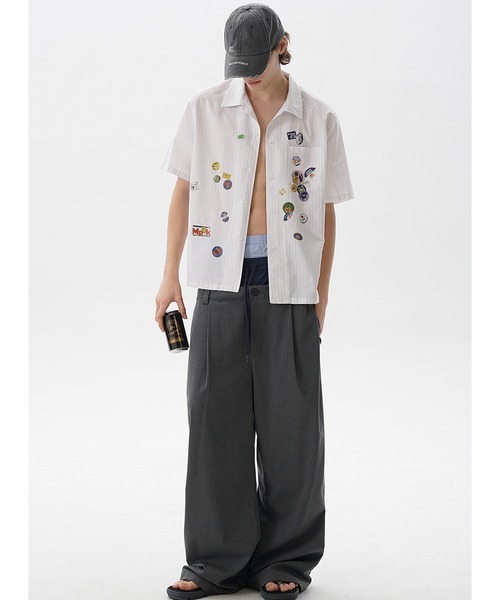 MASONPRINCE（メイソンプリンス）の「オーバーサイズ ステッカープリント 半袖シャツ DCS2047【MASONPRINCE】（シャツ/ブラウス・メンズ・ホワイト・L/M/S）」の3枚目の写真