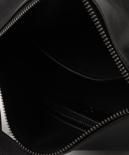 エーゼロ（エーゼロ）の「《牛革》スクエアショルダーバッグ（ショルダーバッグ・レディース・ブラック/グレイッシュベージュ・FREE）」の15枚目の写真