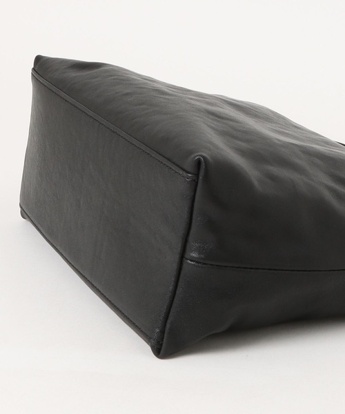 エーゼロ（エーゼロ）の「《牛革》スクエアショルダーバッグ（ショルダーバッグ・レディース・ブラック/グレイッシュベージュ・FREE）」の14枚目の写真