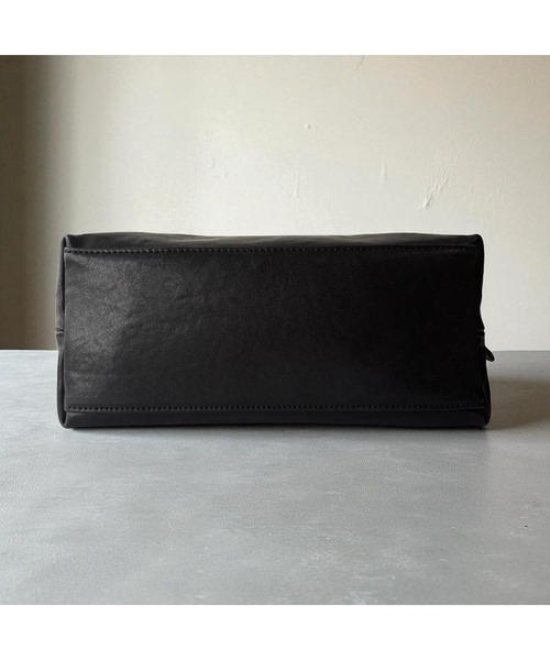 エーゼロ（エーゼロ）の「《牛革》スクエアショルダーバッグ（ショルダーバッグ・レディース・ブラック/グレイッシュベージュ・FREE）」の17枚目の写真