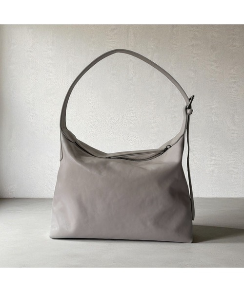 エーゼロ（エーゼロ）の「《牛革》スクエアショルダーバッグ（ショルダーバッグ・レディース・ブラック/グレイッシュベージュ・FREE）」の18枚目の写真