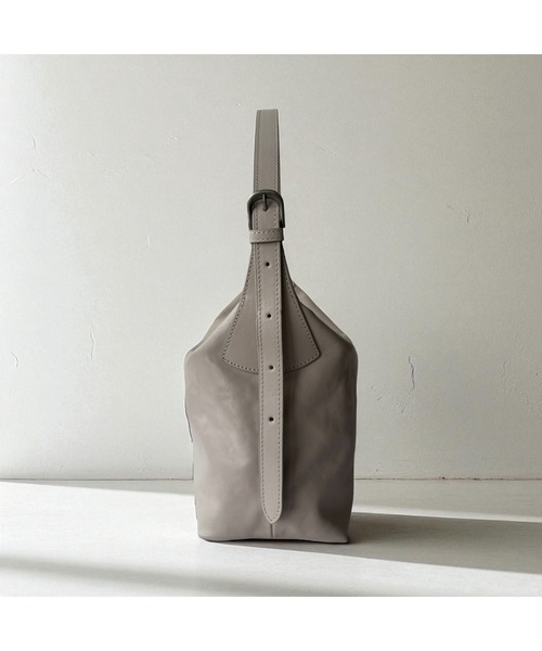 エーゼロ（エーゼロ）の「《牛革》スクエアショルダーバッグ（ショルダーバッグ・レディース・ブラック/グレイッシュベージュ・FREE）」の20枚目の写真