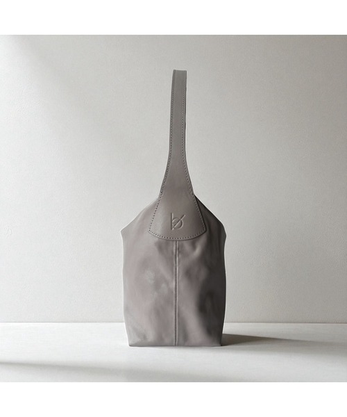 エーゼロ（エーゼロ）の「《牛革》スクエアショルダーバッグ（ショルダーバッグ・レディース・ブラック/グレイッシュベージュ・FREE）」の21枚目の写真