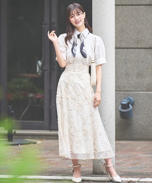 SWINGLE（スウィングル）の「刺繍エンブロイダリーチュールスカート（スカート・レディース・グレー系その他/ホワイト系その他2/ベージュ系その他2・MEDIUM/SMALL）」の3枚目の写真