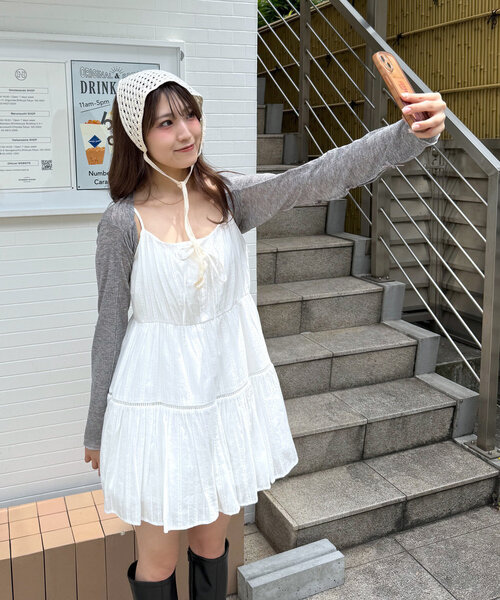 キャロライナヘレラ ホワイト×ブラック リボン カーディガン M キャロライナヘレラ ﾎﾜｲﾄ×ﾌﾞﾗｯｸ ﾘﾎﾞﾝ ｶｰﾃﾞｨｶﾞﾝ M CAROLINA HERRERA
