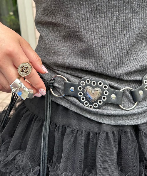 Alley Tokyo(アリートーキョー)の「ハート&スタッズフリンジベルト(ベルト・レディース・ブラック/ブラウン・FREE)」の2枚目の写真