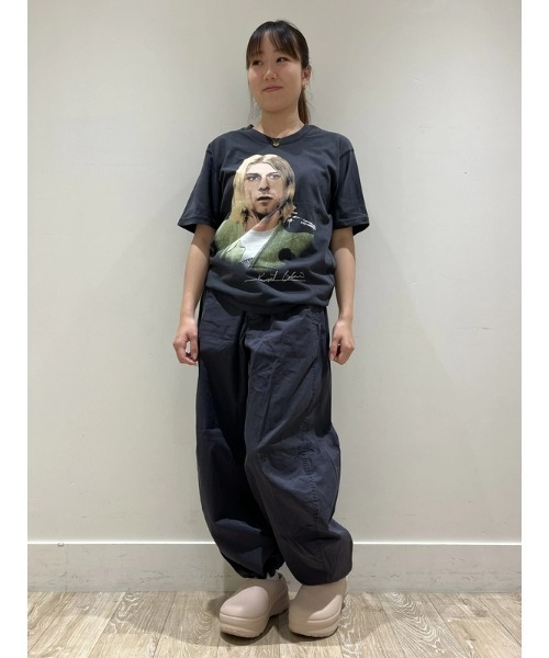 ○カート・コバーン リラックス クロップド グラフィックTシャツ