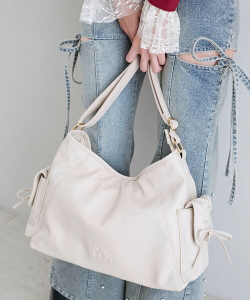 MAJESTIC LEGON(マジェスティックレゴン)の「サイドリボンショルダーバッグ(ショルダーバッグ・レディース・アイボリー/ブラック/ブラウン・FREE)」の5枚目の写真