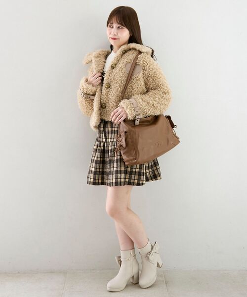 MAJESTIC LEGON(マジェスティックレゴン)の「サイドリボンショルダーバッグ(ショルダーバッグ・レディース・アイボリー/ブラック/ブラウン・FREE)」の9枚目の写真