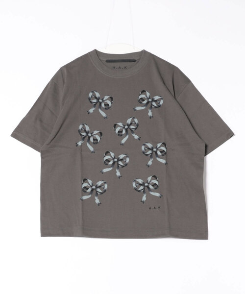 H.A.K(ハク)の「5.6オンスコットン天竺リボンモチーフプリントTシャツ(Tシャツ/カットソー・レディース・ホワイト/ピンク/チャコール・FREE)」の6枚目の写真