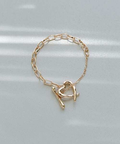 SMELLY（スメリー）の「メタルハートマンテルブレスレット（ブレスレット・レディース・ゴールド・-）」の2枚目の写真