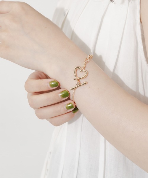 SMELLY（スメリー）の「メタルハートマンテルブレスレット（ブレスレット・レディース・ゴールド・-）」の5枚目の写真