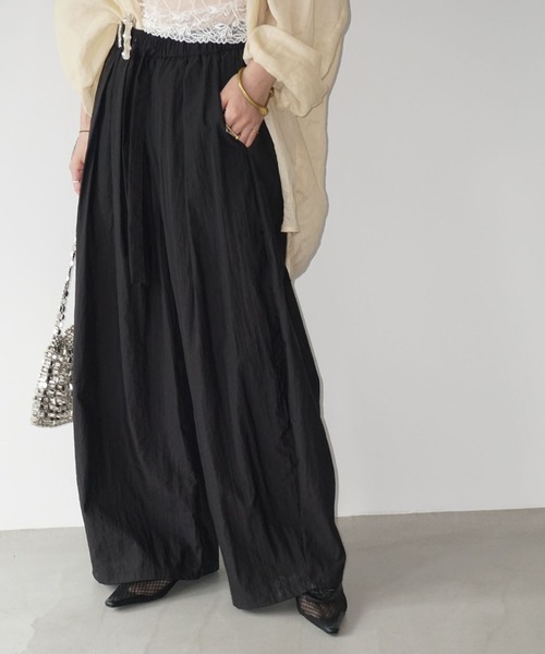 chuclla(チュクラ)の「テクスチャード ボリュームワイドパンツ chw25s085(その他パンツ・レディース・ダークグレー/ホワイト/ブラック・L/M)」の2枚目の写真