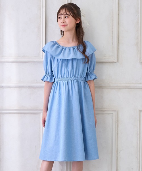 Amourire girl（アムリールガール）の「ダンガリーフリルワンピース（ワンピース・キッズ・サックスブルー/ブルー・160cm/150cm/140cm/130cm）」の4枚目の写真