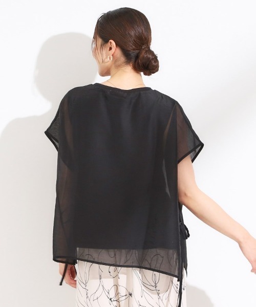 SHOO・LA・RUE（シューラルー）の「【洗える/S-LL】上品なシアー感 レイヤード風トップス（シャツ/ブラウス・レディース・ブラック/ナチュラル/グリーン系・04/03/02/01）」の5枚目の写真